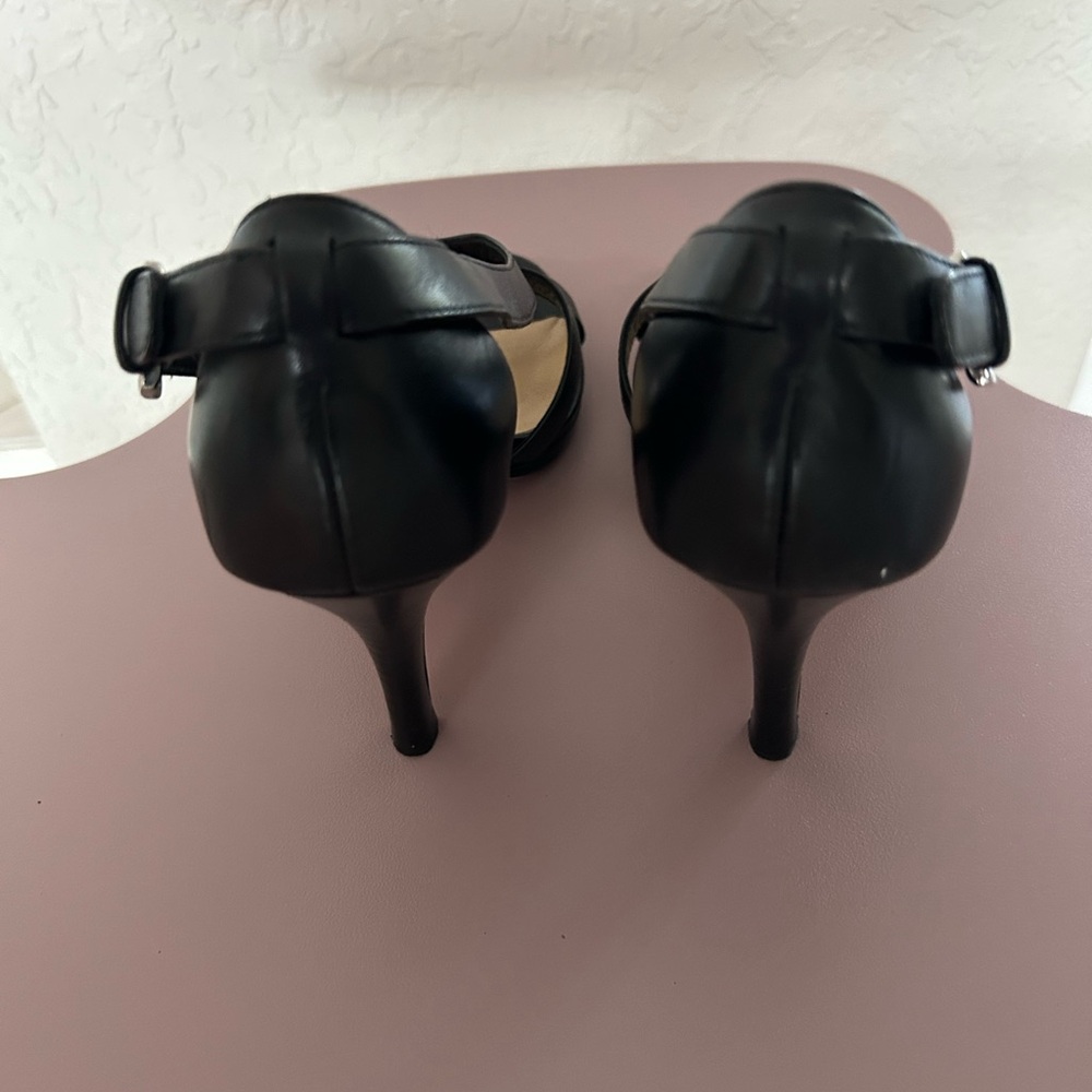 Cole Haan NIKE Air Pumps - Black
Like New - Picture 5 of 8